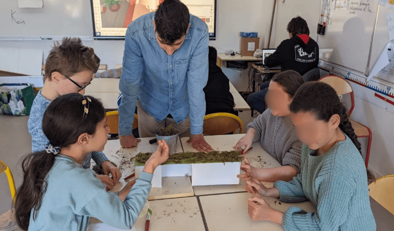 Dispositif de mobilisation des écoles « Pour des cours d'écoles vertes et fraiches » Accompagnement de 7 communes du Pays d'Arles pour la réalisation de travaux de désimperméabilisation et de végétalisation 