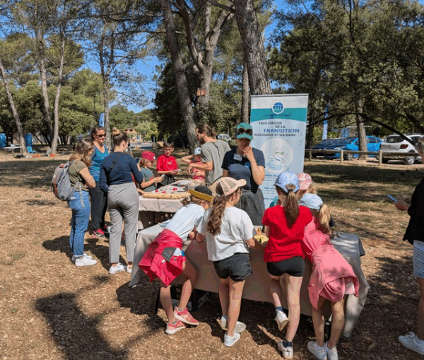 Stand de jeux pour les scolaires de classes engagées.